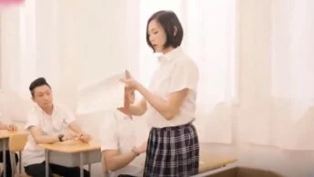 Đụ nhỏ lớp trưởng sướng cái lồn